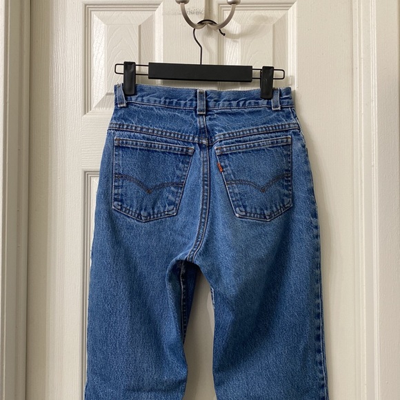 ā¢Vintageā¢Leviās⢠High Waisted Jeans - Picture 5 of 16
